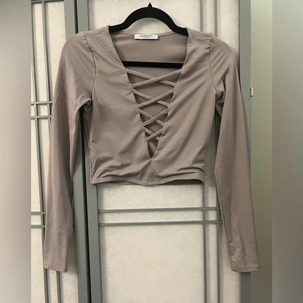 Solemio Medium Deep V Criss Cross Stretchy Cropped Going Out Top Light Grey